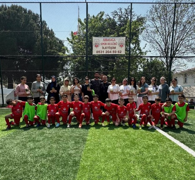 Abbasağa Spor Kulübü futbolcuları saha çalışmasında
